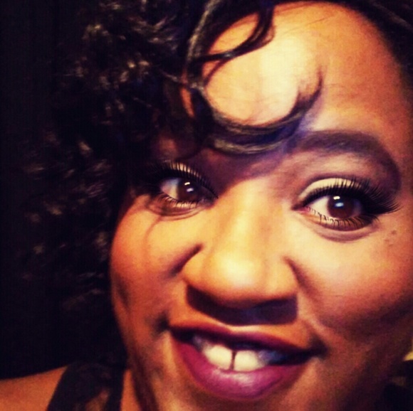 Meet your Posher, Tia - Picture 2 of 11